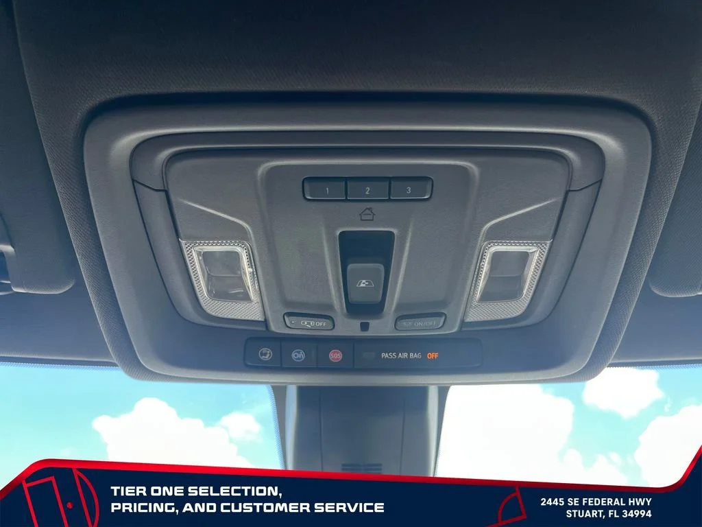 Used 2021 WHITE FROST TRICOAT GMC Denali image 27