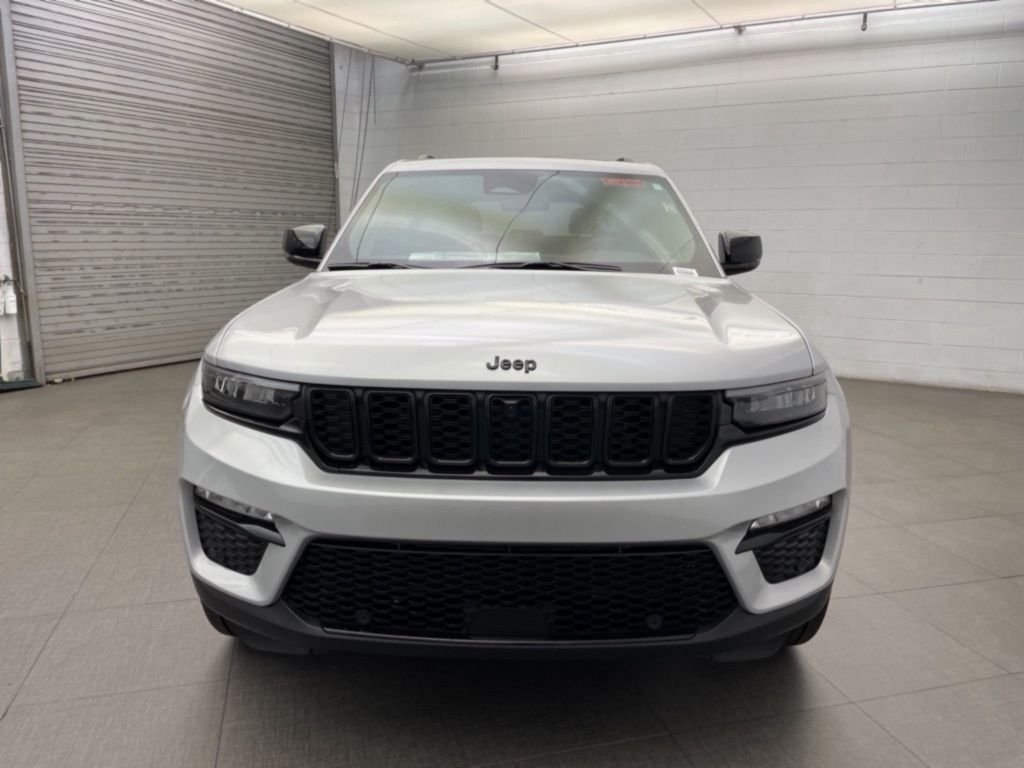 New 2025 Silver Zynith Exterior Paint Jeep Limited image 6