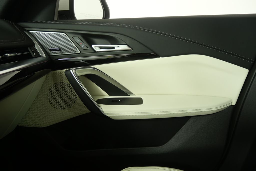 Used 2026 Alpine White BMW xDrive28i image 22