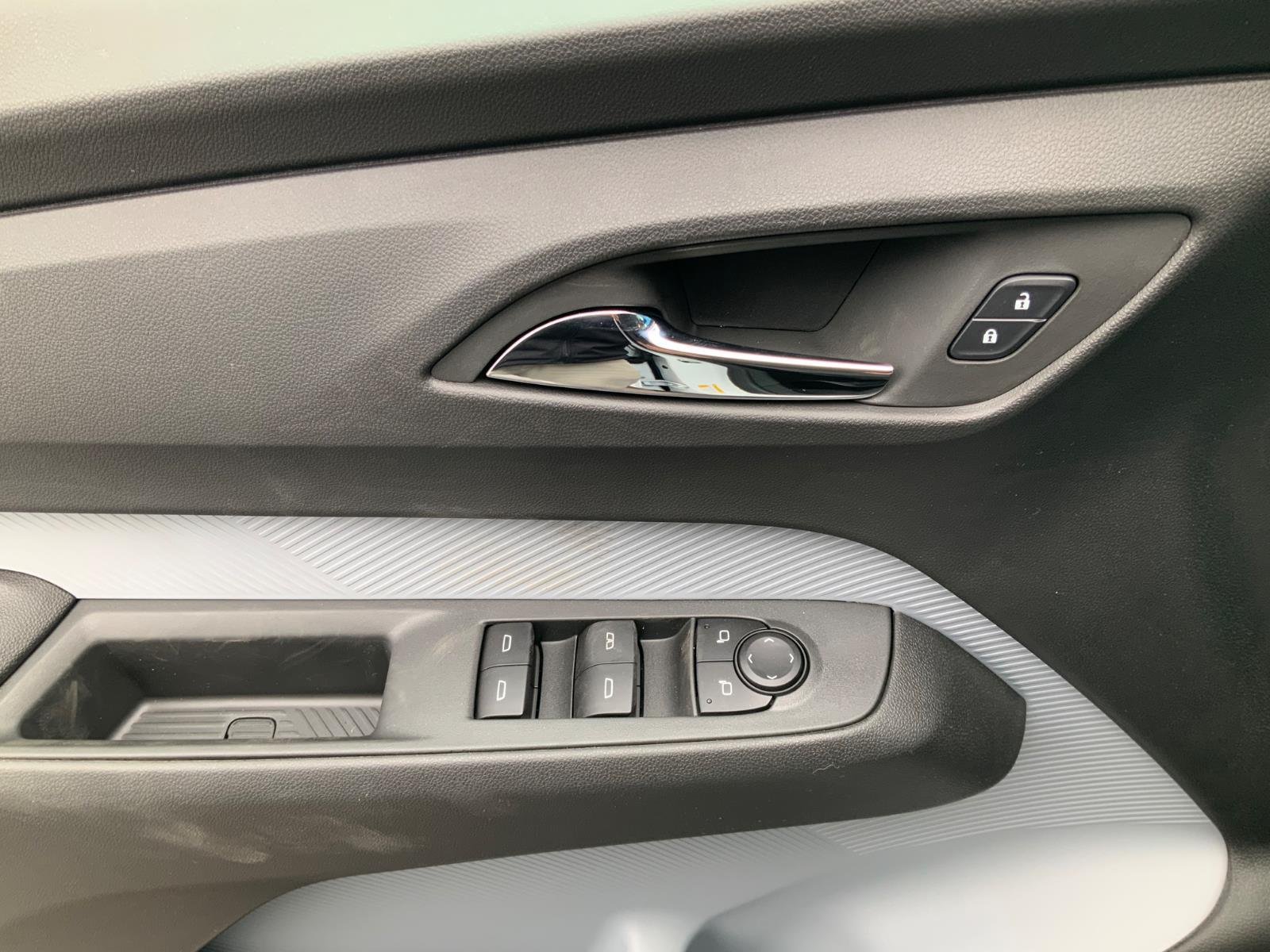 2027 Chevrolet Bolt RS - Photo 27