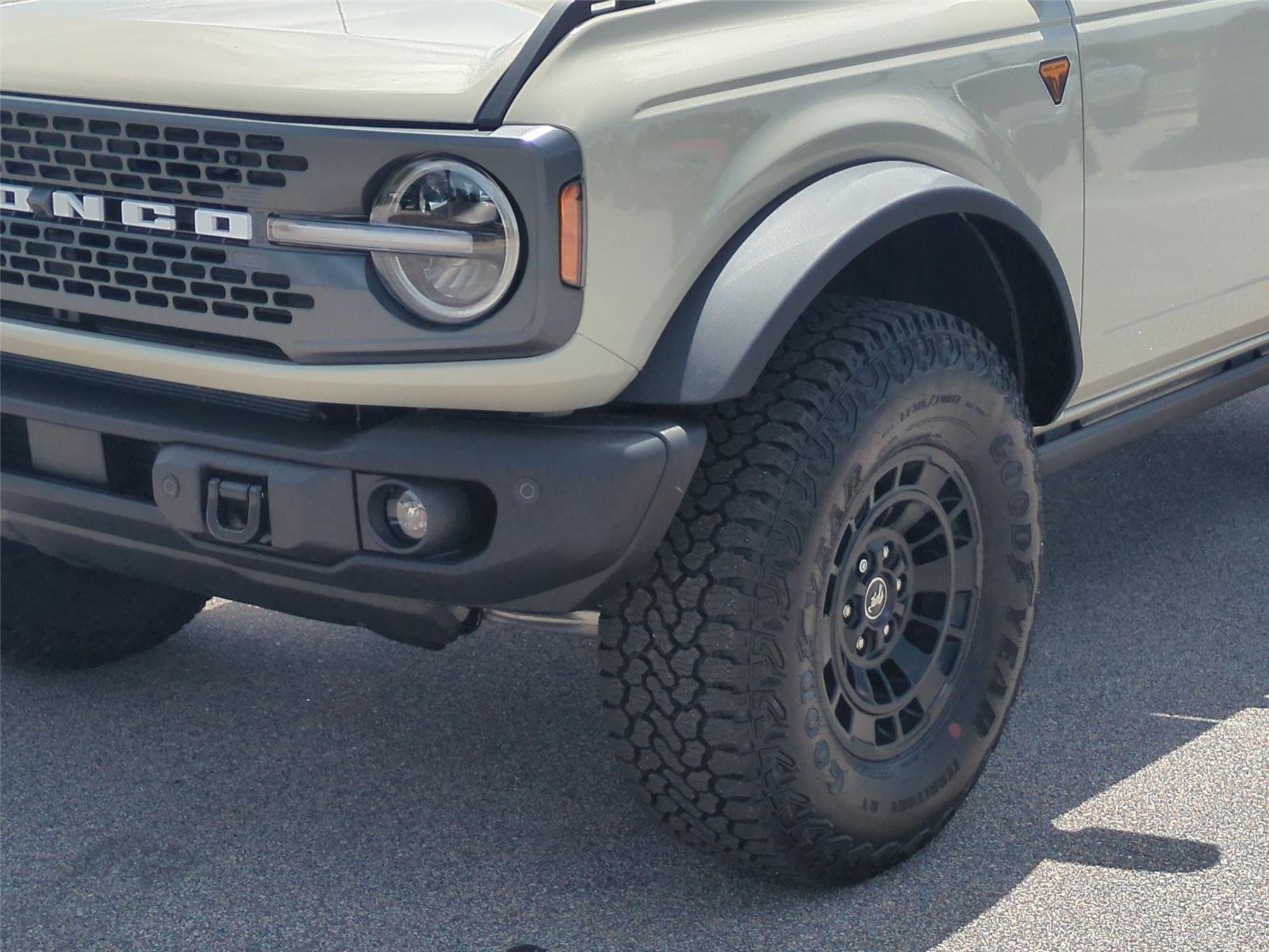 New 2026 Desert Sand Ford Badlands® image 9