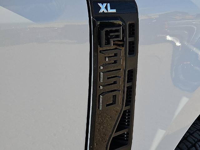 New 2027 Oxford White Ford F-350® XL image 39