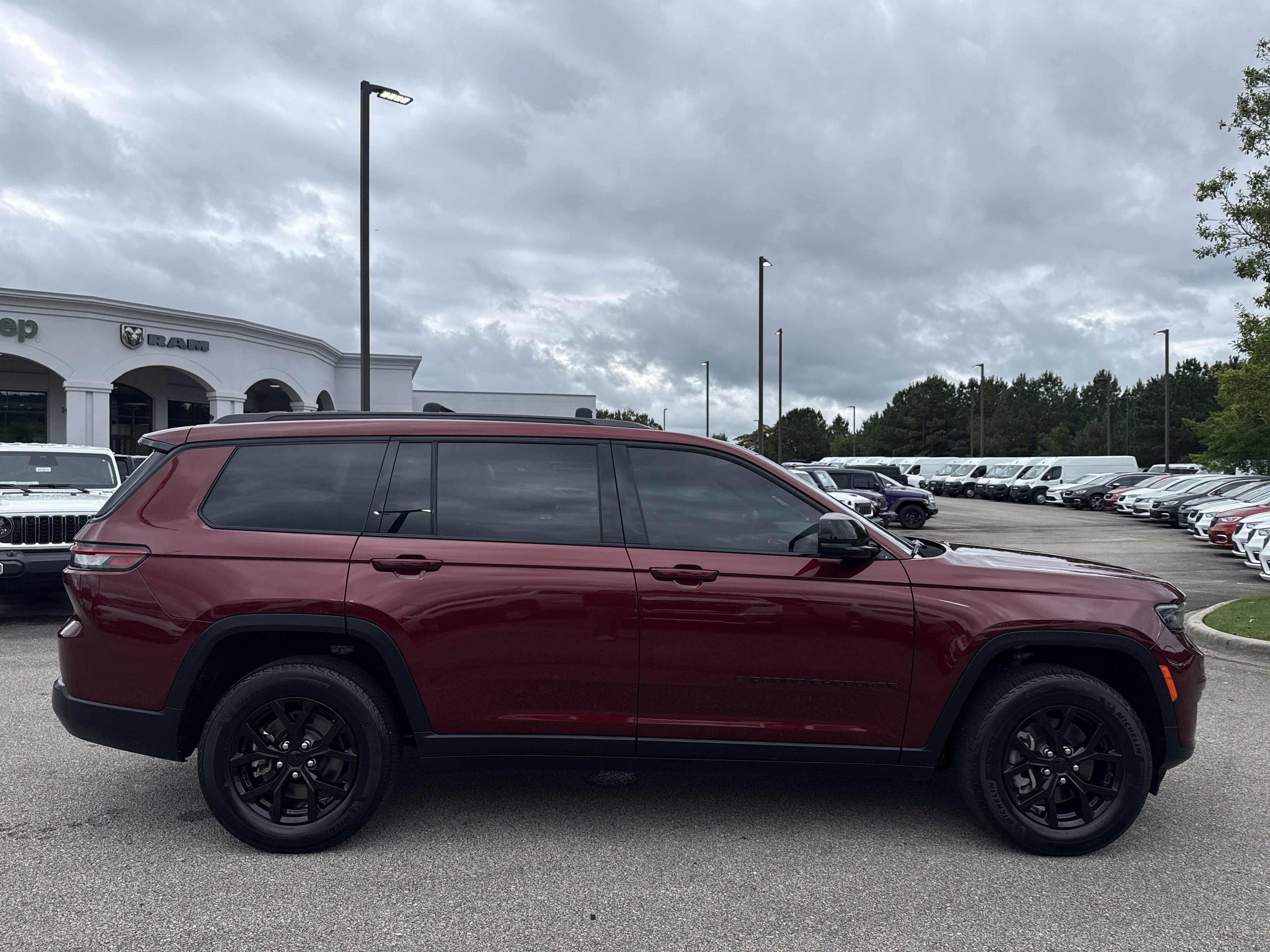 Used 2024 Velvet Red Pearlcoat Jeep Altitude image 8