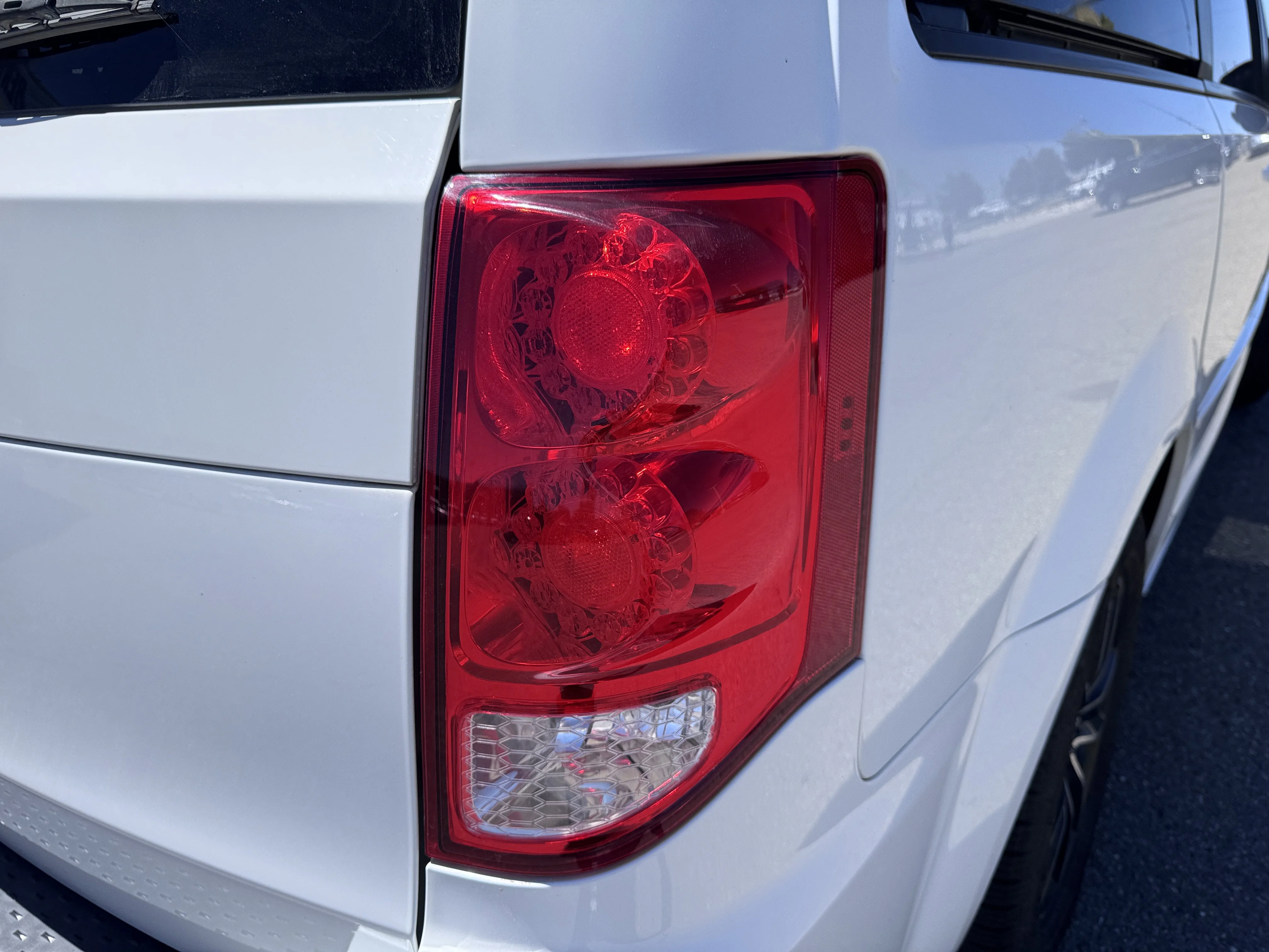 Used 2016 Bright White Clearcoat Dodge SXT Plus image 54