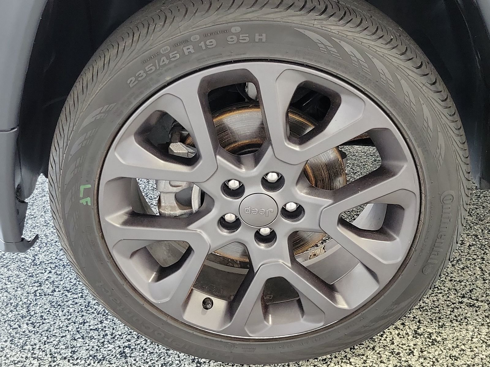 Used 2019 Silver Jeep Limited image 5