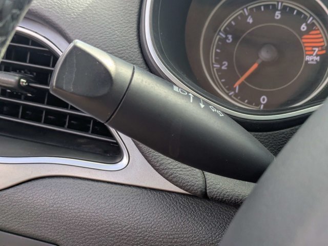 Used 2019 White Jeep Latitude Plus image 28