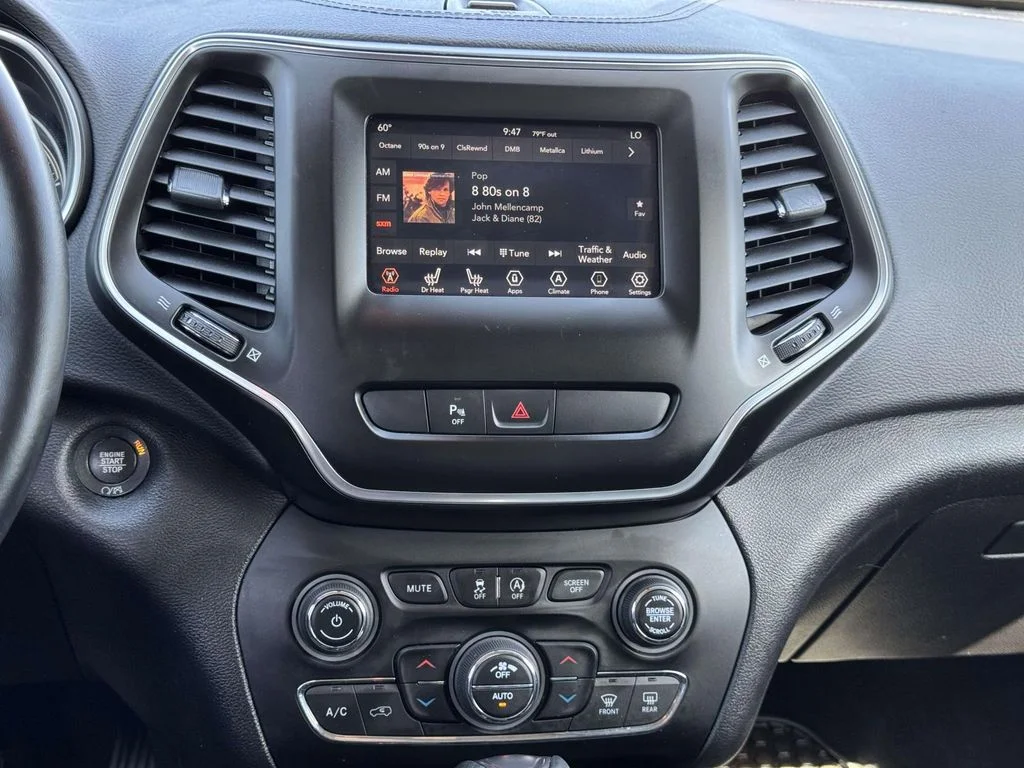 Used 2020 Gray Jeep Latitude Plus image 19