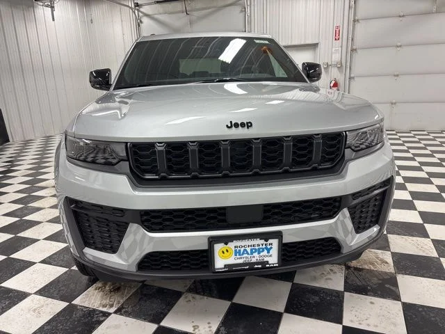 New 2026 Silver Zynith Exterior Paint Jeep Altitude image 2
