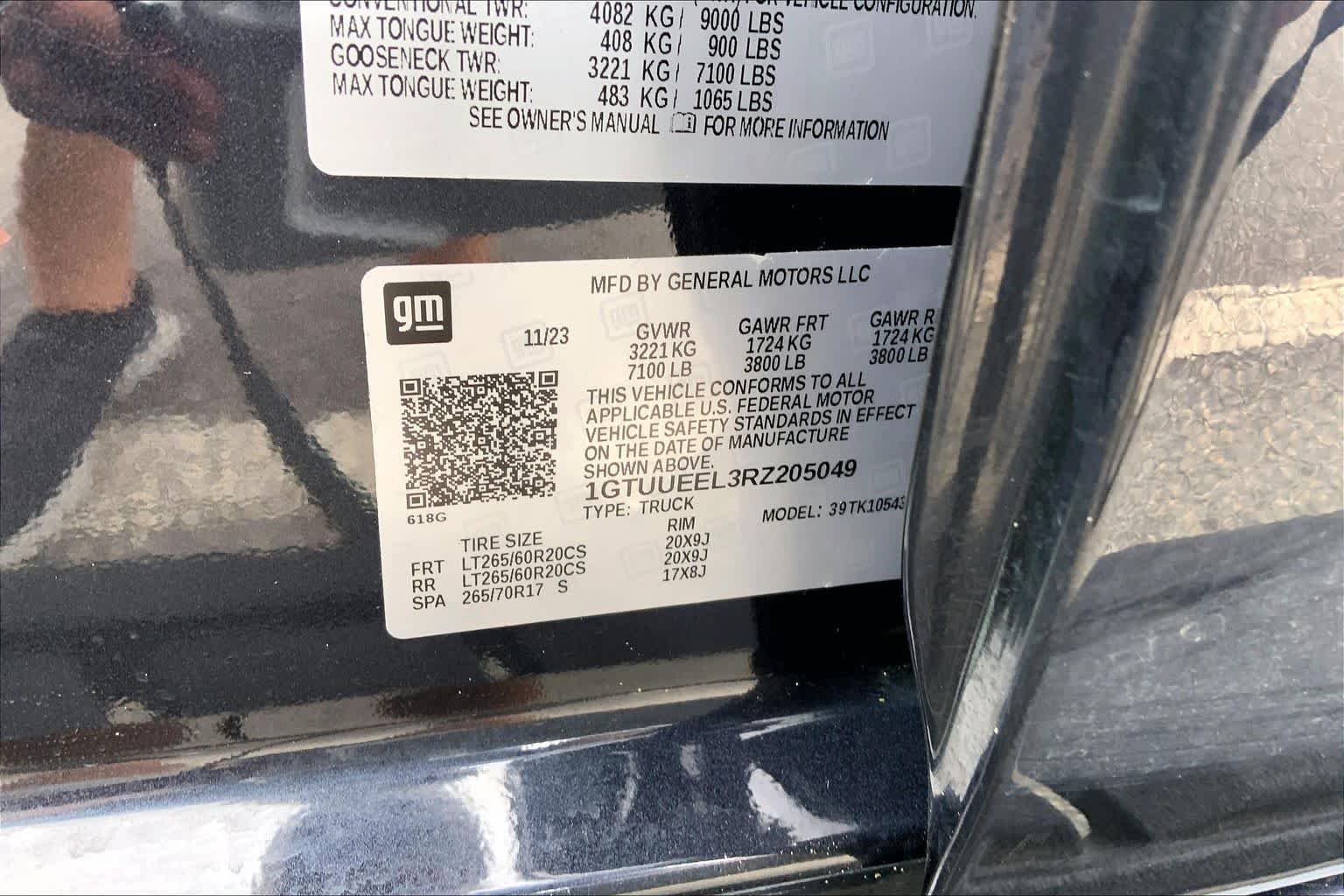 Used 2024 Titanium Rush Metallic GMC AT4 image 32