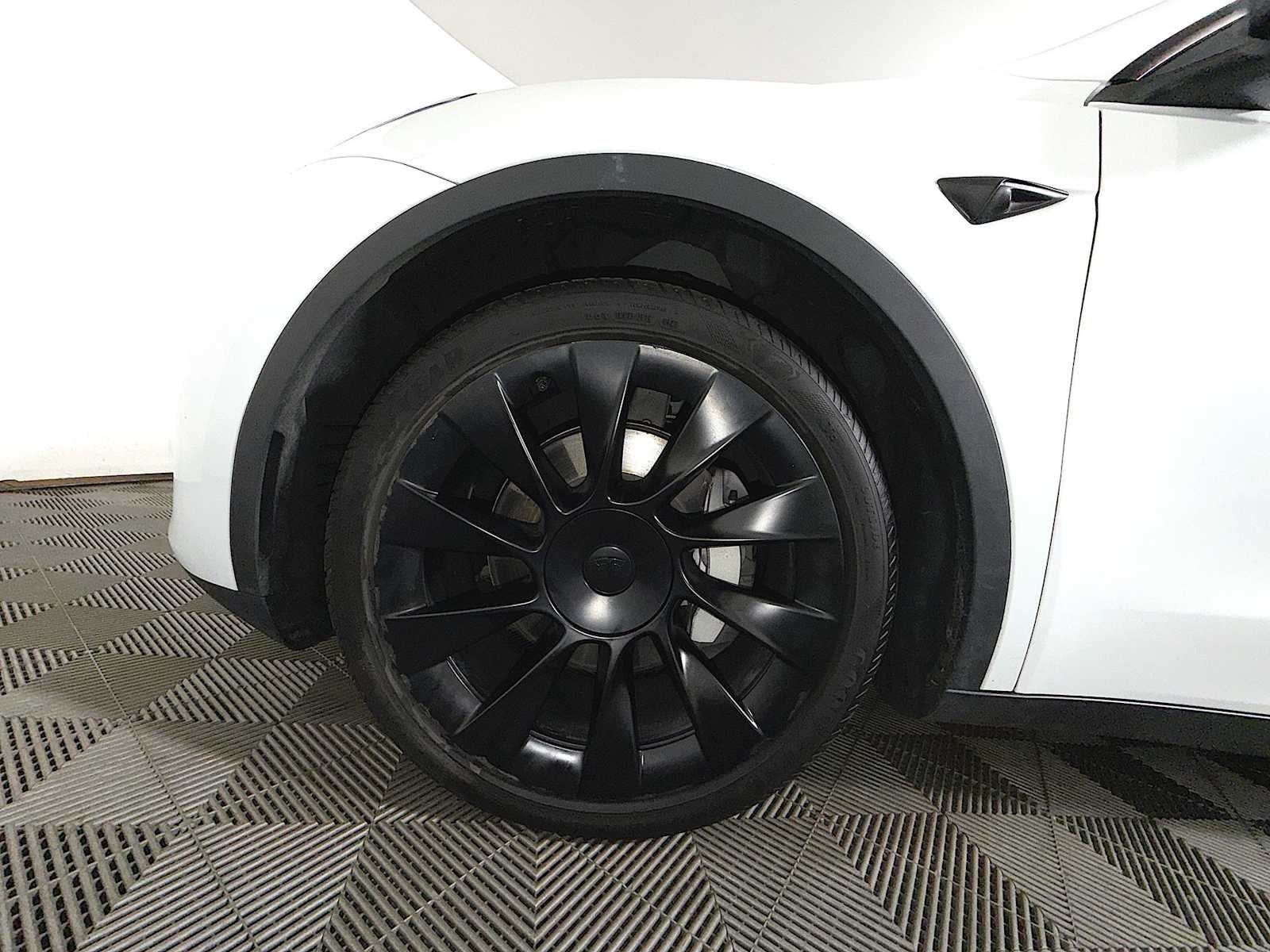 2023 Tesla Model Y Long Range - Photo 8