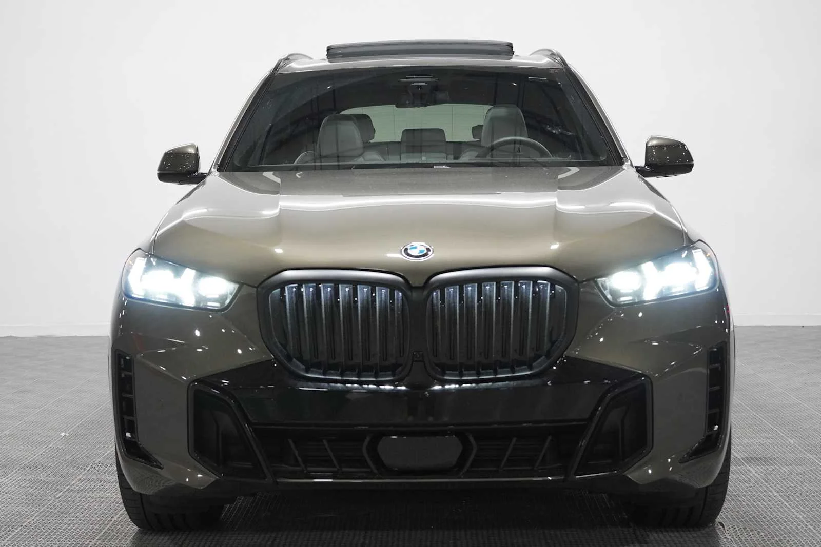 Certified Used 2026 Manhattan Green Metallic BMW sDrive40i image 2