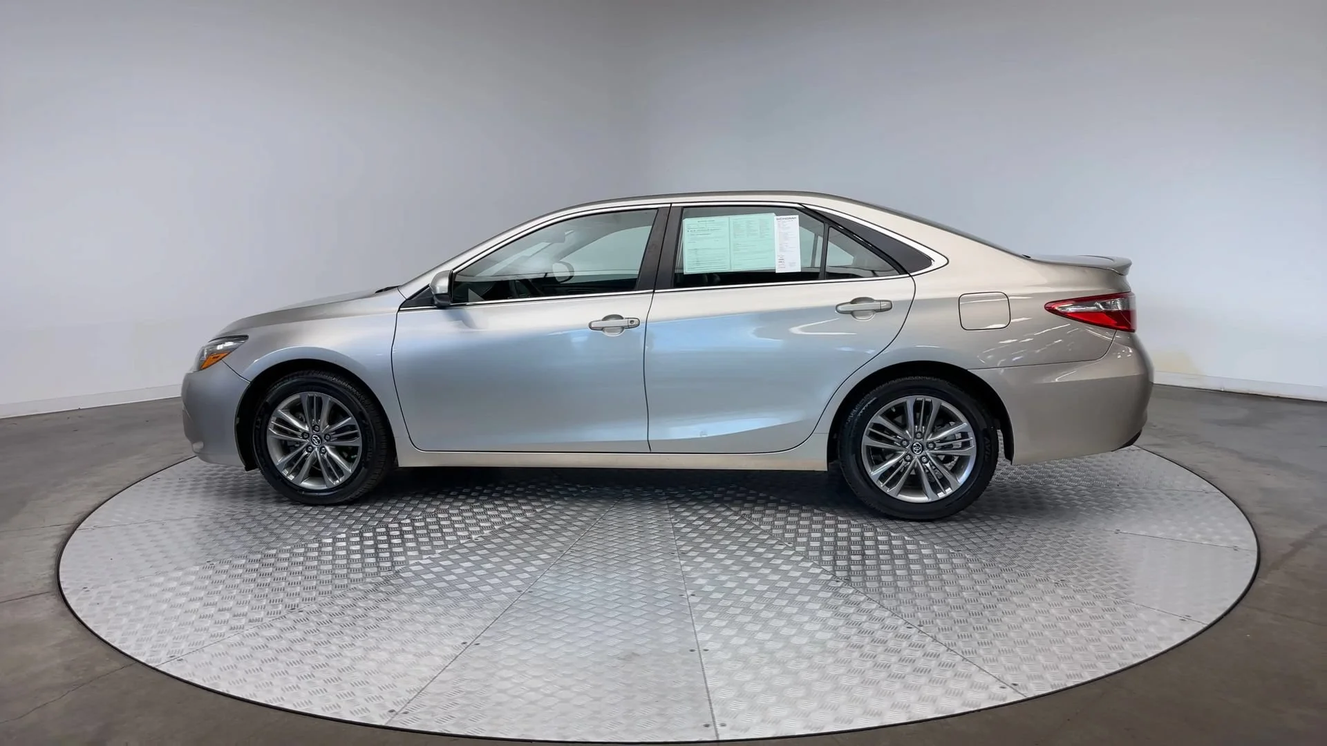Used 2016 Creme Brulee Mica Toyota SE image 5