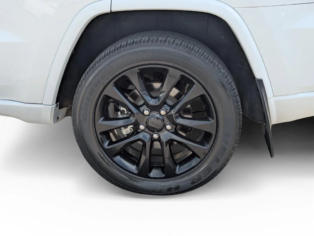 Used 2020 White Jeep Altitude image 13