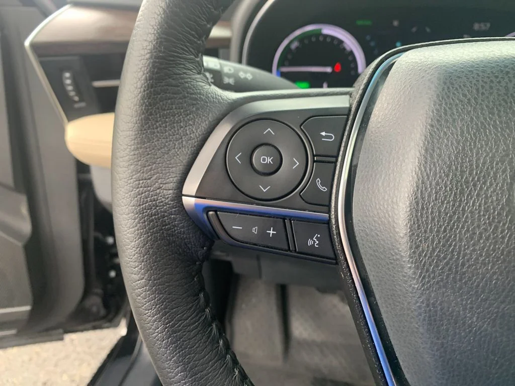 Used 2022 Black Toyota XLE Plus image 27