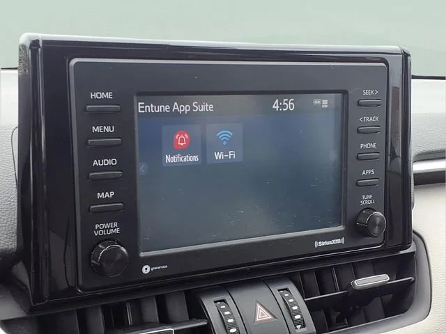 Used 2021  Toyota XLE Premium image 6
