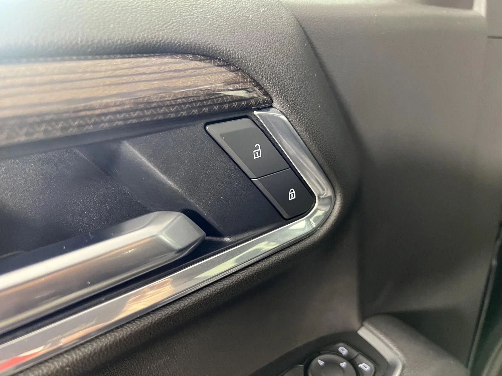 Used 2025 Black Chevrolet LT (2FL) image 29