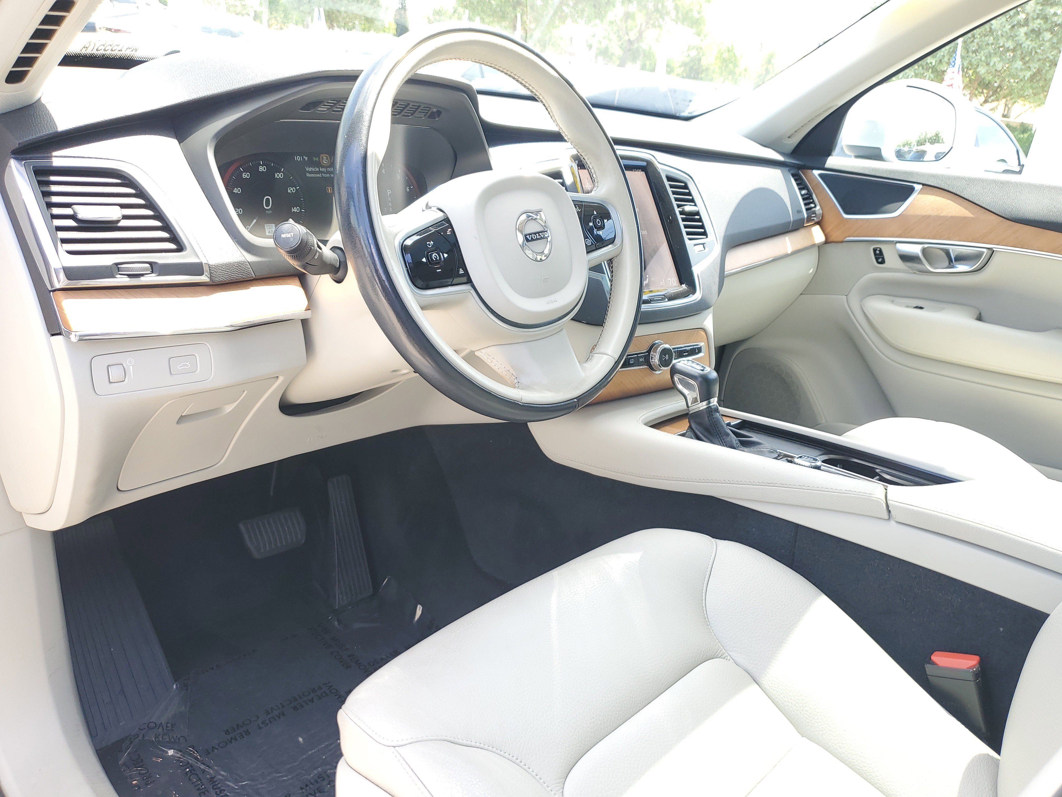 Used 2022 Bright Silver Metallic Volvo Momentum image 23