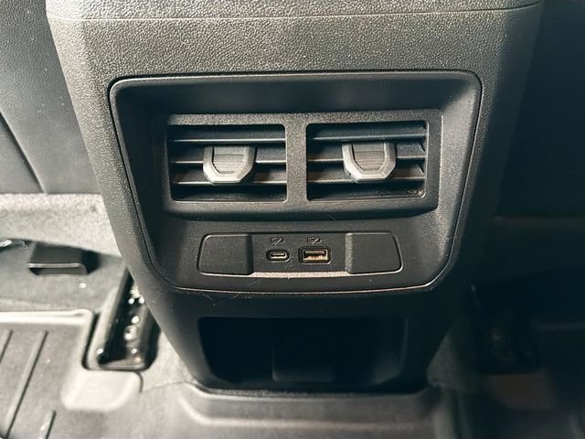 Used 2024 White GMC AT4 image 27