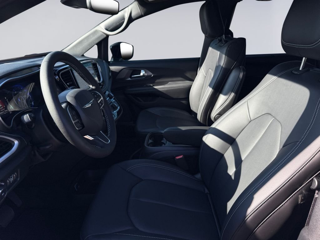 2026 Chrysler Pacifica Select - Photo 11