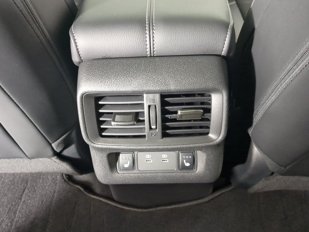 Certified Used 2025 Champagne Silver Metallic Nissan Platinum image 27