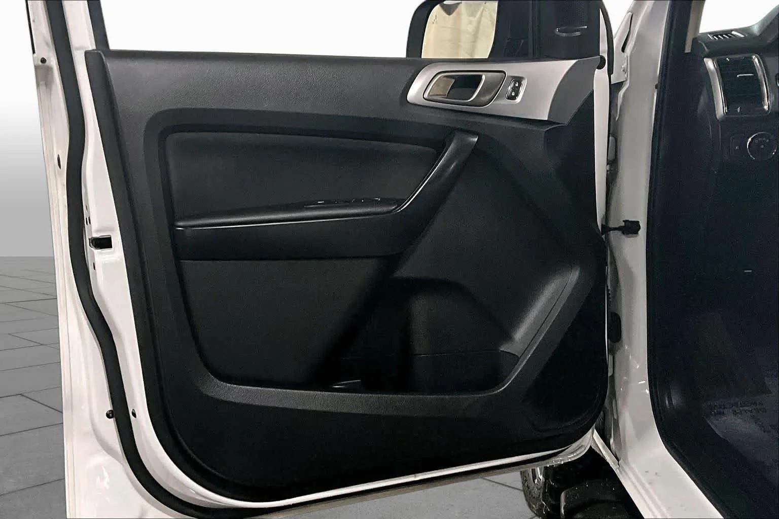 Certified Used 2021 Oxford White Ford XLT image 22