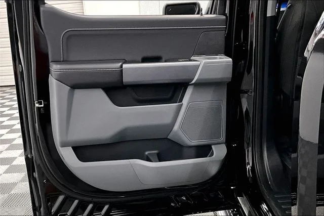 Used 2025 Agate Black Metallic Ford XLT image 21
