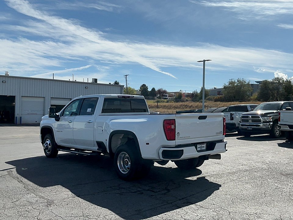 Used 2022 Summit White Chevrolet 4WD Crew Cab Long Bed High Country image 3