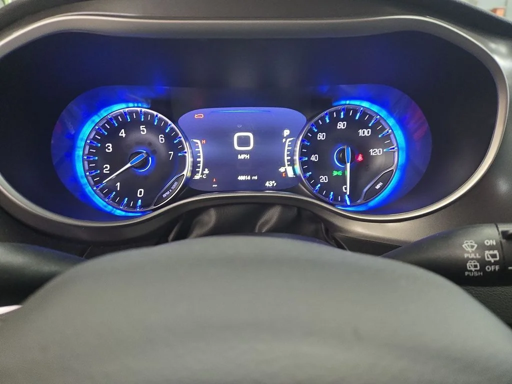 Used 2024 White Chrysler Touring L image 10