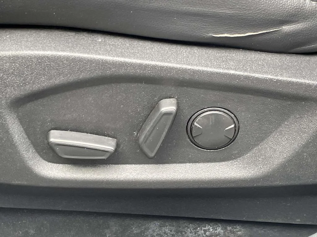 Used 2024 Gray Ford SEL image 27