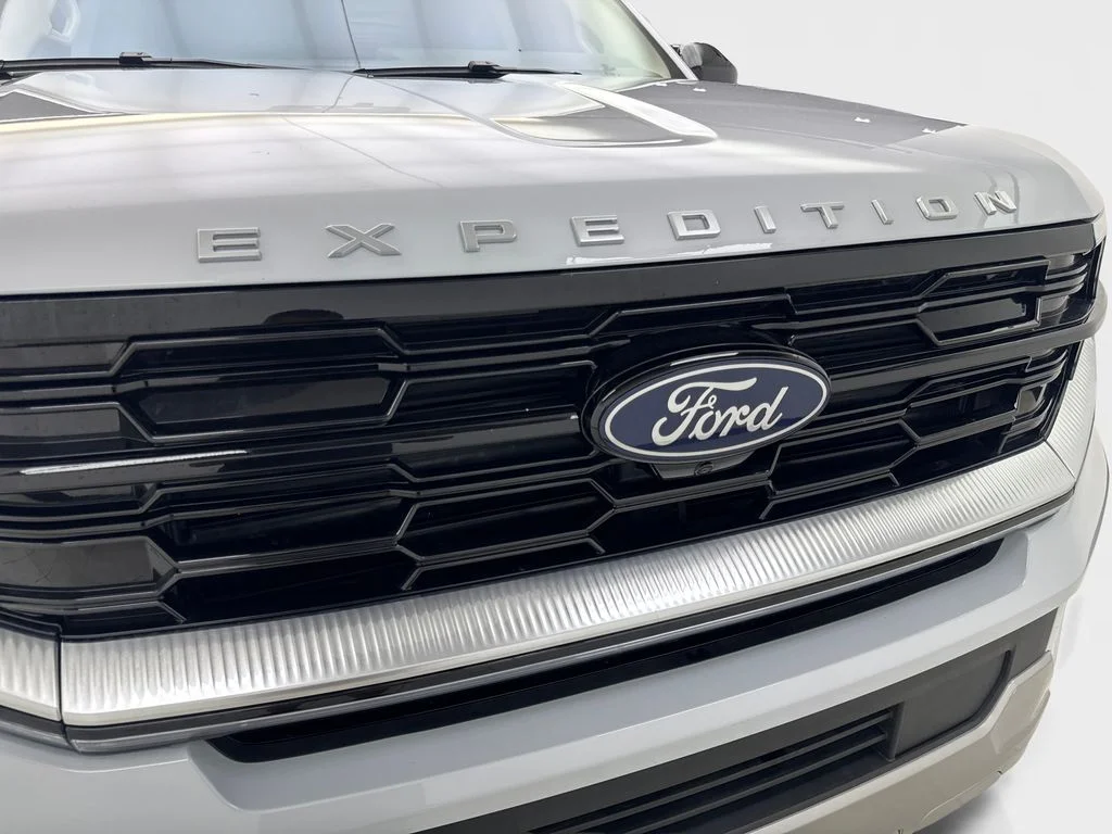 Used 2025 Silver Ford Platinum image 25