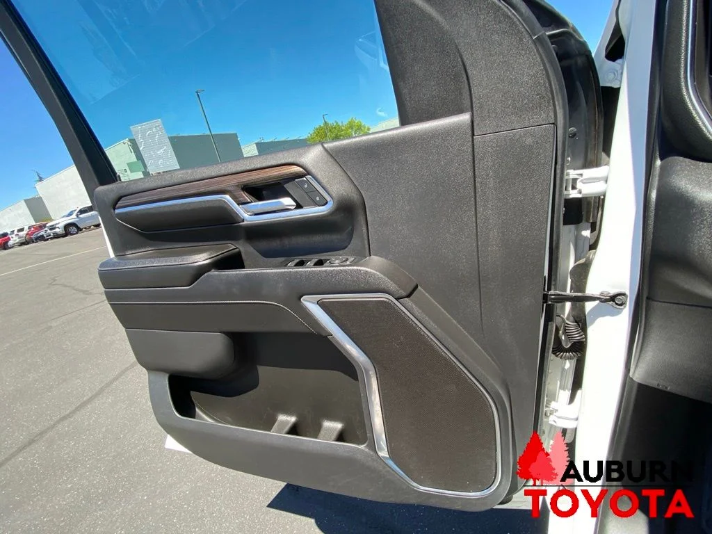 Used 2024 White Chevrolet LT image 33