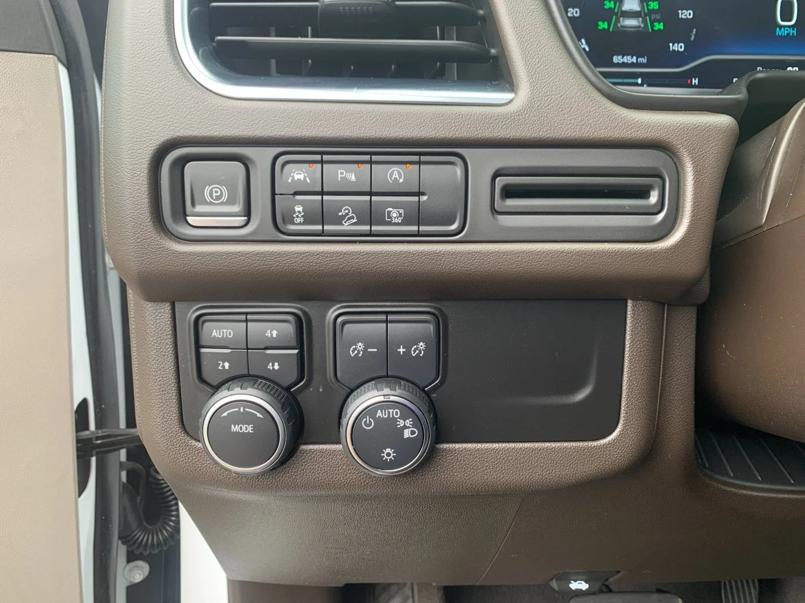 Used 2023 Summit White Chevrolet Z71 image 30
