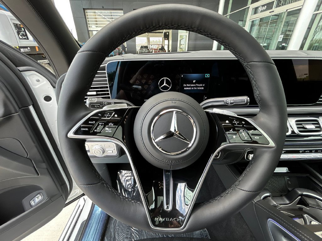 New 2026 MANUFAKTUR Moonlight White Metallic Mercedes-Benz Maybach GLS 600 image 57