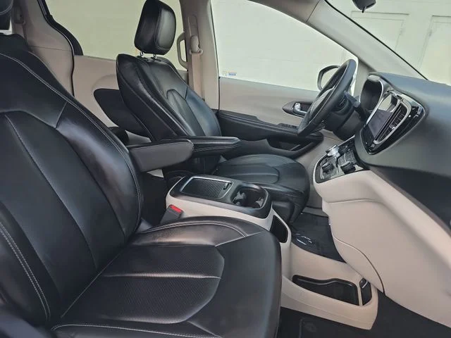 Used 2023 Silver Chrysler Touring L image 11