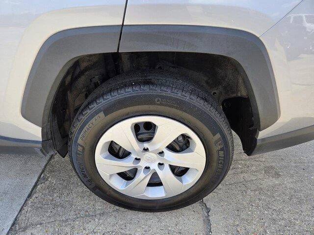 Used 2025 Silver Sky Metallic Toyota LE image 27