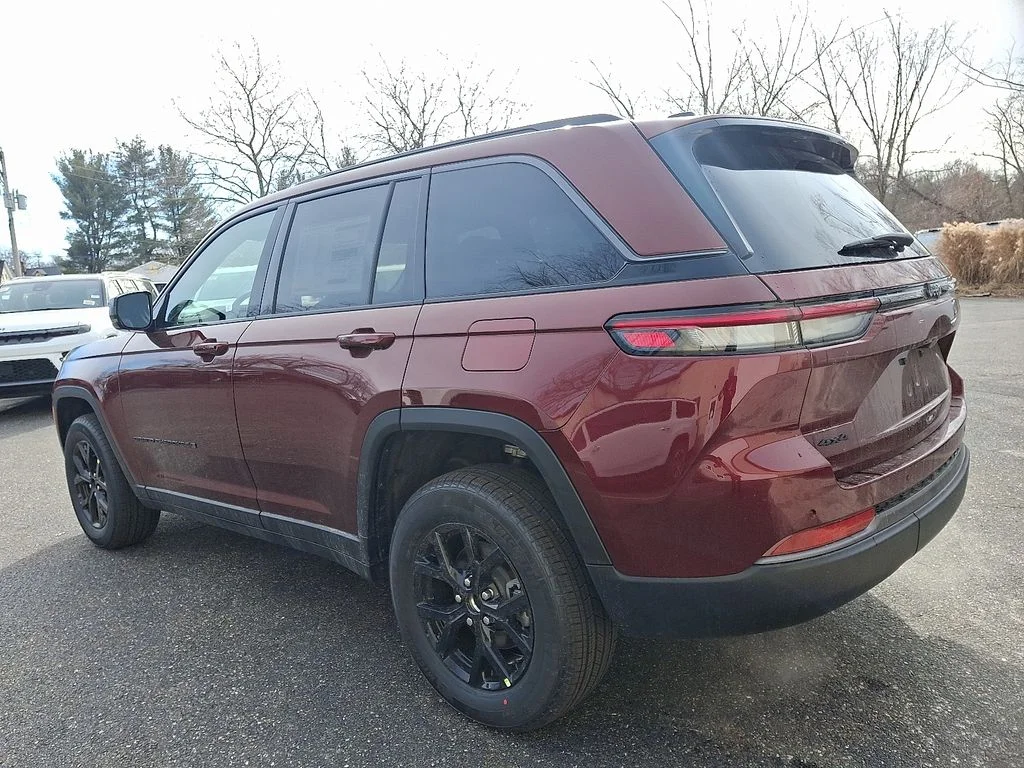 New 2026 Velvet Red Pearl-Coat Exterior Paint Jeep Altitude image 3