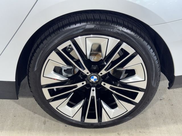 Used 2025 Mineral White Metallic BMW 530i image 36
