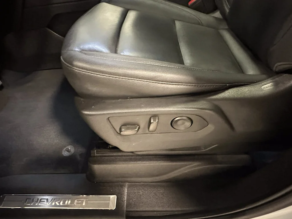 Used 2023 SUMMIT WHITE Chevrolet LT image 27