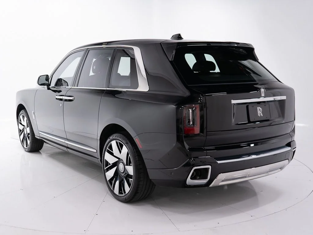 New 2027 Black Diamond Rolls-Royce  image 3