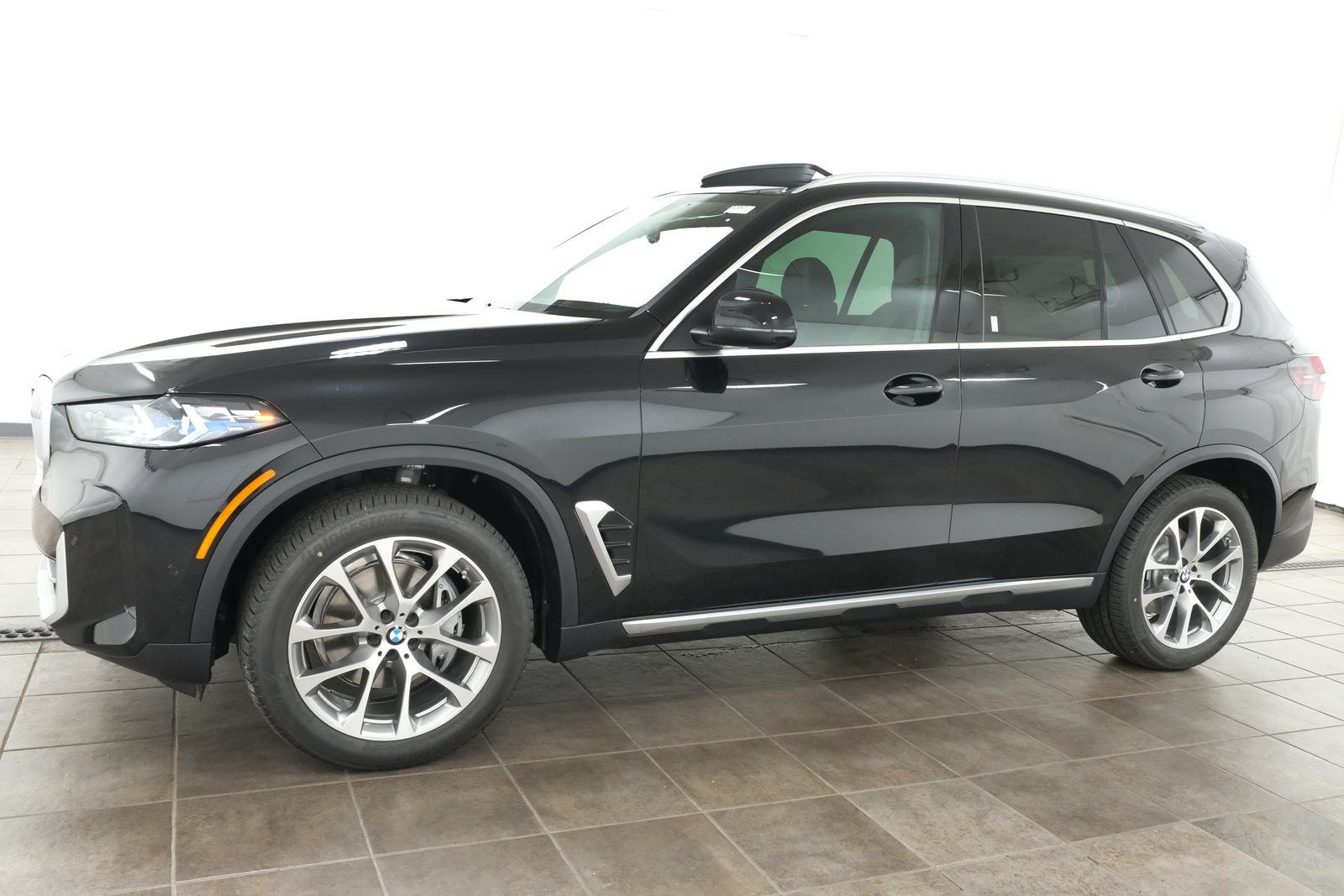 New 2026 Black Sapphire Metallic BMW xDrive40i image 2
