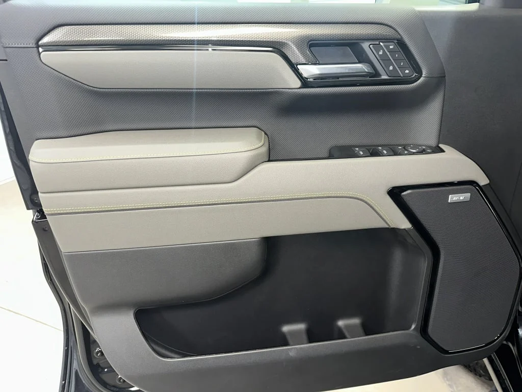 2026 Chevrolet Silverado 1500 ZR2 - Photo 8
