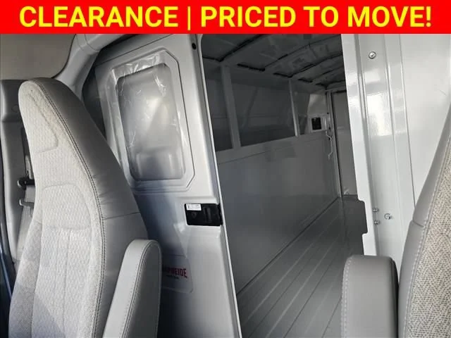 New 2025 Summit White Chevrolet 1WT image 21