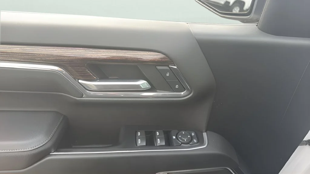 Used 2023 White GMC Elevation image 18