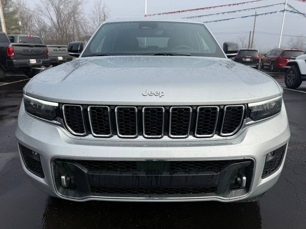 New 2025 Silver Zynith Exterior Paint Jeep Overland image 9