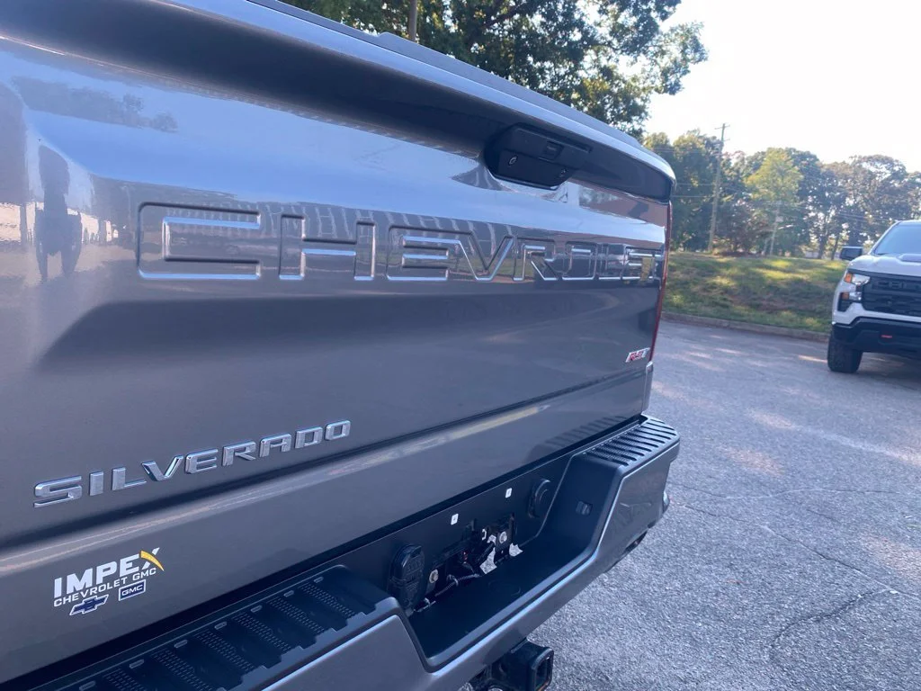 Used 2021 Satin Steel Metallic Chevrolet RST image 33