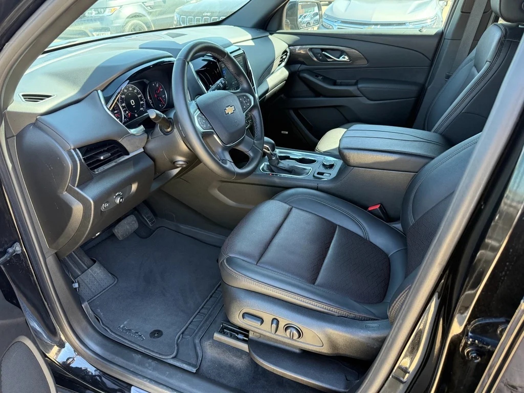 Used 2024 Mosaic Black Metallic Chevrolet High Country image 11