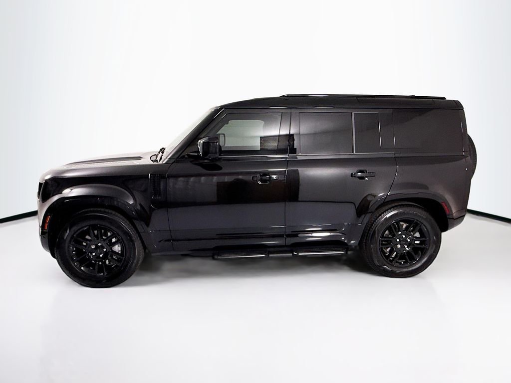 New 2026 Santorini Black Metallic Land Rover X-Dynamic SE image 8