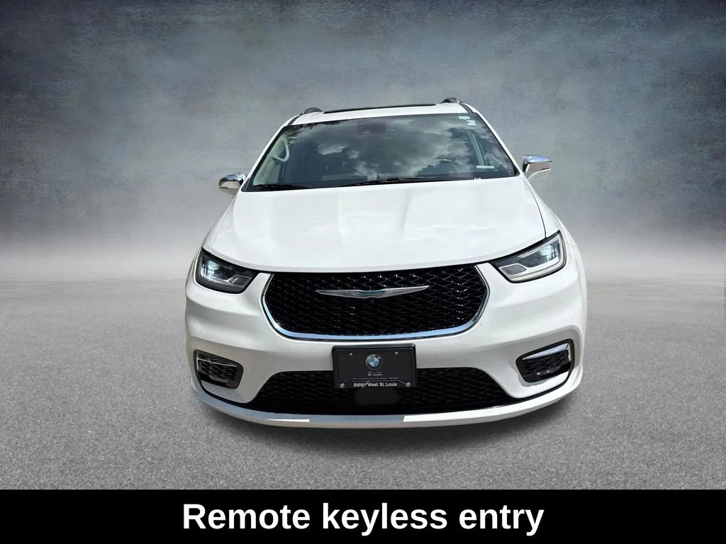 Used 2021 White Chrysler Limited image 10