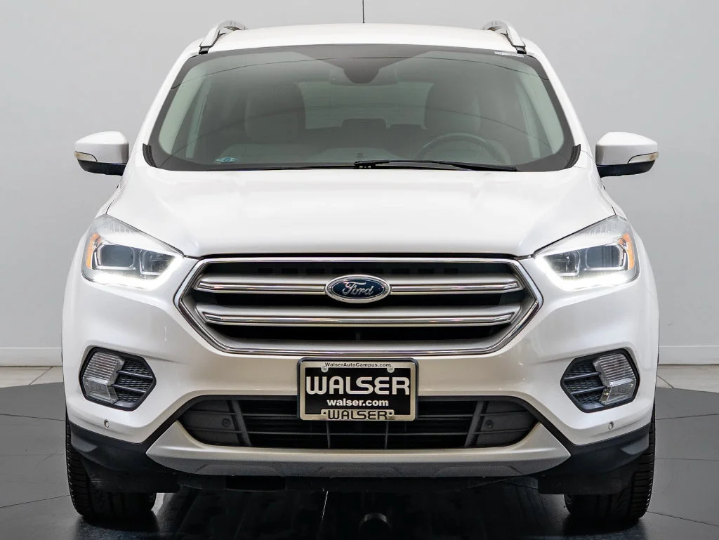 Used 2018 White Platinum Clearcoat Metallic Ford Titanium image 2