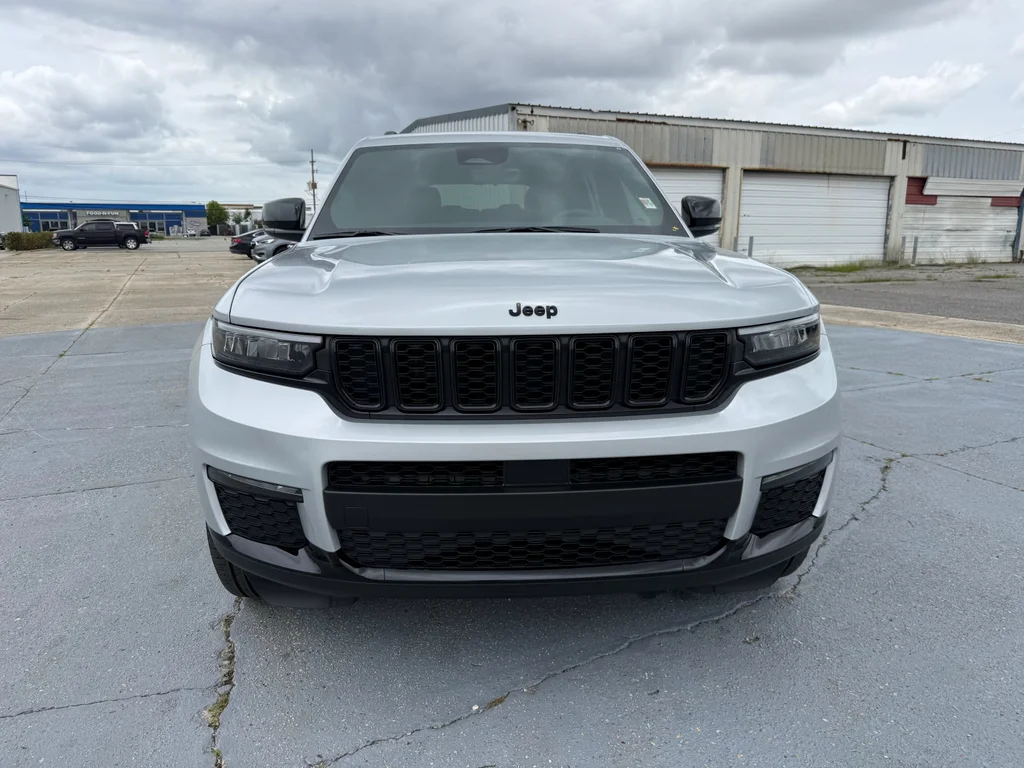 Used 2025 SILVER ZYNITH Jeep Limited image 8